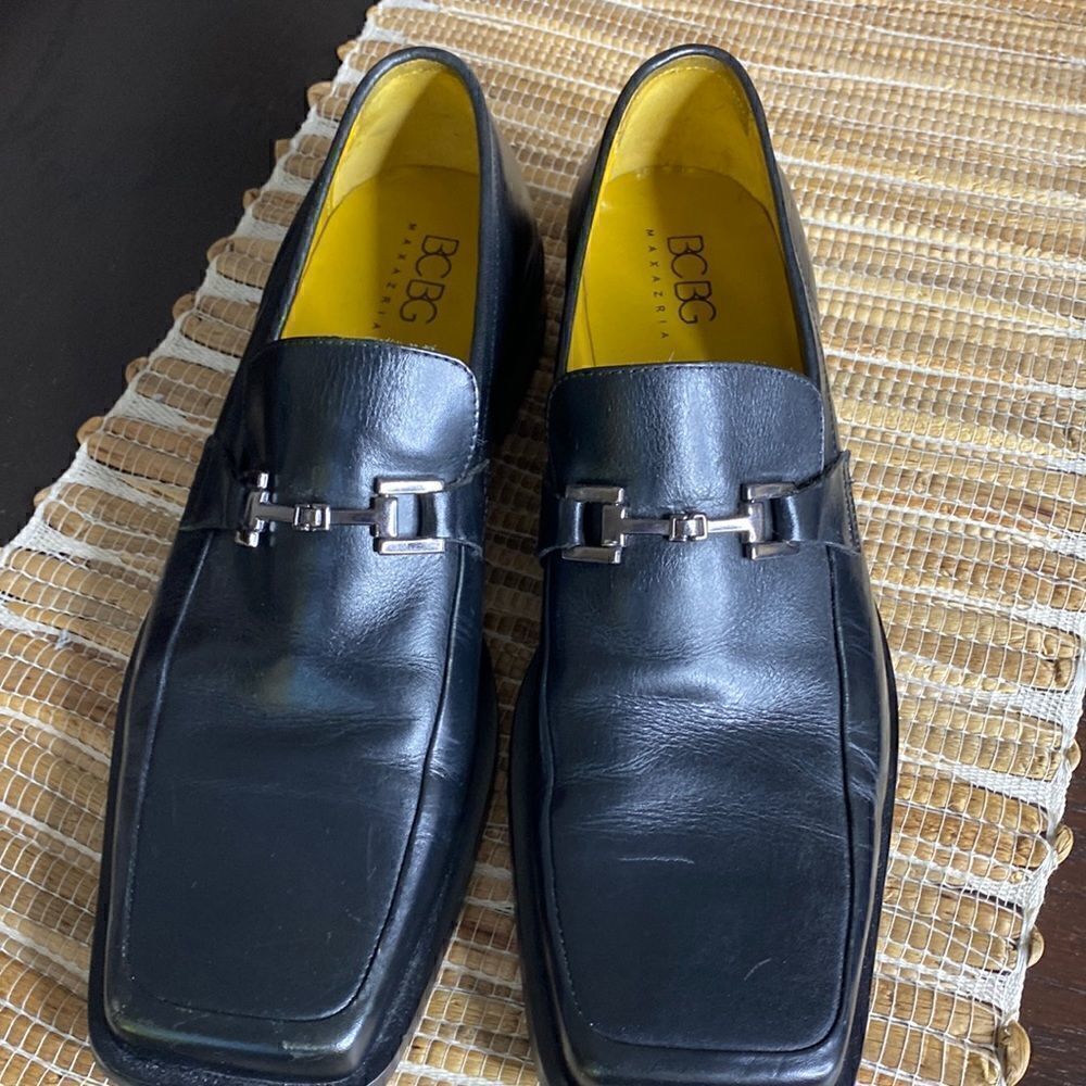 EUC BCBG mens leather loafer with with silver hard wear size 10.5